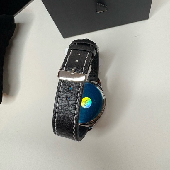 Vince Camuto Men's Watch with Vibrant Blue Dial - Picture 2 of 3